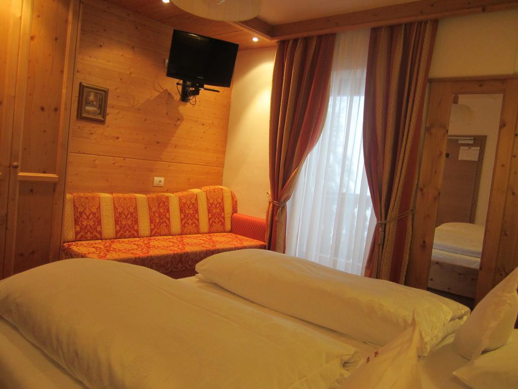 Hotel Ronce أورتيسايْ الغرفة الصورة
